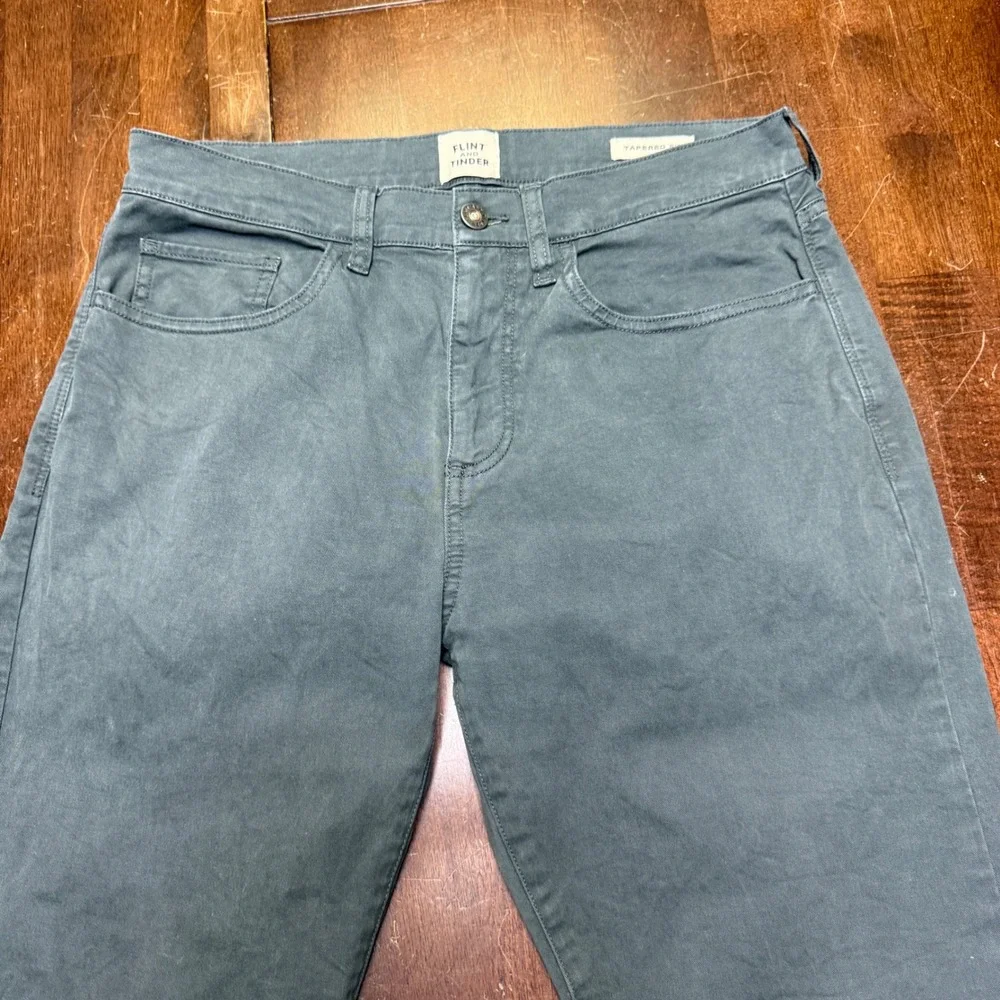 Flint and Tinder Tapered Fit Pants Chinos Gray Mens Size 30X29 (tag says 30x32)‎